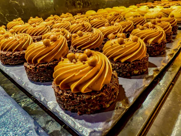 Kürbis Karamell Oder Orangencreme Auf Einem Schokoladenkeks Muffins Auf Einem Stockfoto