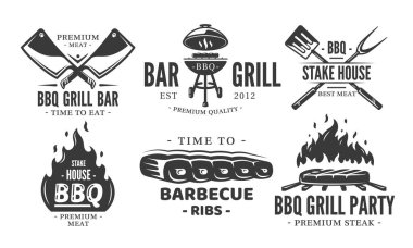 BBQ logosu beyaz arka planda izole edildi. Izgara etiketleri klasik koleksiyonlar. Alevli barbekü şablonu. Tasarım elementleri bbq, Grill, et, çatal, bıçak ve spatula. Vektör illüstrasyonu