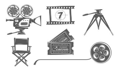 Sinema simgesi klasik seti beyaz arkaplanda izole edildi. Tasarım elemanı amblemi: film, kamera, makara, bilet, şerit, klaket tahtası, yönetmen koltuğu. Sinema şablonları işareti. Vektör illüstrasyonu