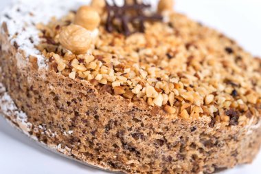 Çikolatalı fındıklı kek.