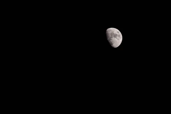 Księżyc Ciemnym Tłem Nocy — Zdjęcie stockowe