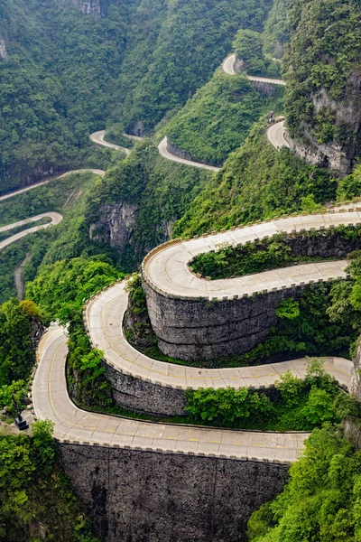 Strada Sinuosa Che Conduce Alla Grotta Tianmen Mountain Sono Cambi — Foto Stock