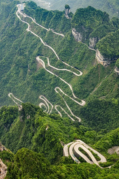 Den Kurviga Vägen Till Grottan Tianmen Mountain Det Finns Switchbacks — Stockfoto