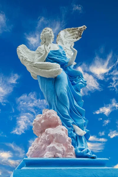 Angel Statue Mausoleums Crypts Cemetery Slums North Cemetery Manila Philippines — Foto Stock