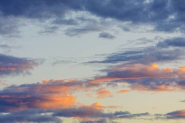 Filipinler 'deki Luzon adasında huzurlu bir gün batımı.