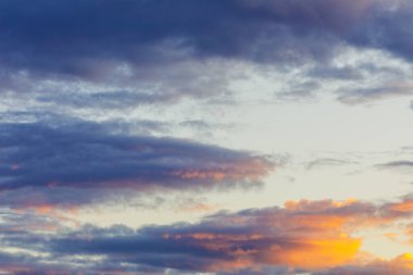 Filipinler 'deki Luzon adasında huzurlu bir gün batımı.