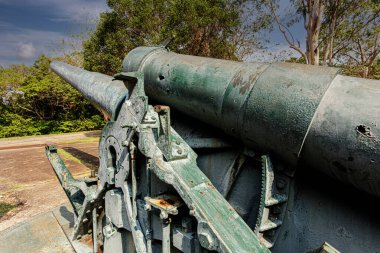 Filipinler 'deki Corregidor Adası' nda sergilenen Battery Hearn 'deki topçu harabeleri. Corregidor Adası Manila Körfezi girişini korudu.
