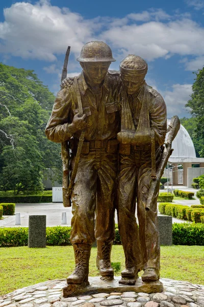 Testvérek Fegyverszobra Csendes Óceáni Háborús Emlékműnél Corregidor Szigeten Manila Bay — Stock Fotó
