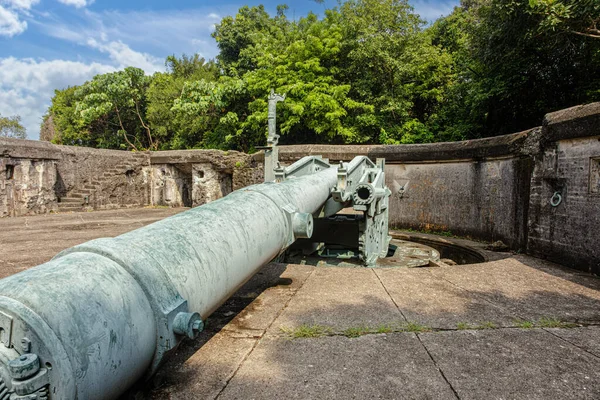菲律宾科雷吉多岛上陈列的炮台灌丛的艺术废墟 Corregidor岛守卫着马尼拉湾的入口 — 图库照片
