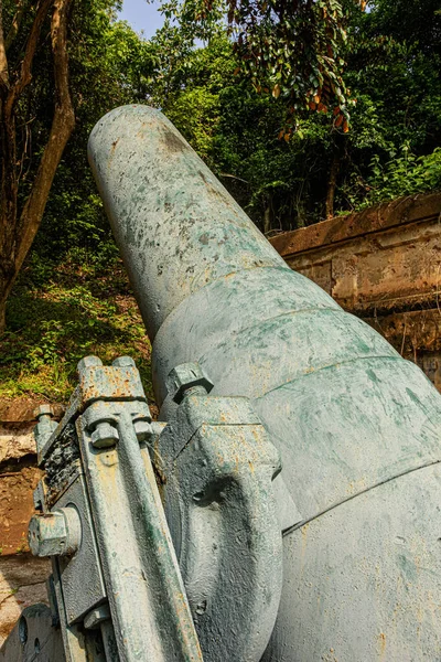 在菲律宾科雷吉多岛上陈列的迫击炮大炮 是炮台路 Battery Way 的艺术遗迹 Corregidor岛守卫着马尼拉湾的入口 — 图库照片