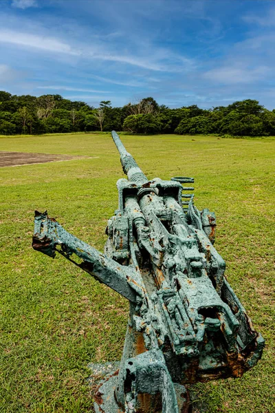 位于菲律宾马尼拉湾的科雷吉多岛的太平洋战争纪念馆的机炮 — 图库照片