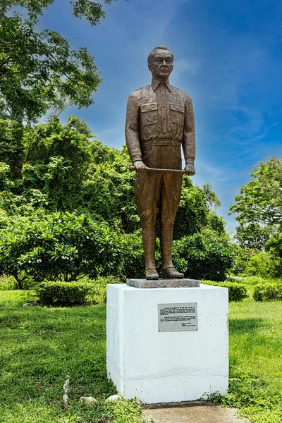 Статуя Президента Мануеля Кесона Pres Manuel Quezon Memorial Park Corregidor — стокове фото