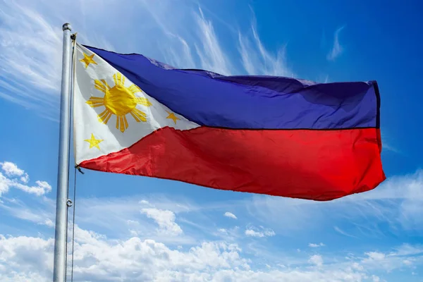 Филиппинский Флаг Изолирован Агонии Голубое Небо Ветреный День Манила Филиппины — стоковое фото