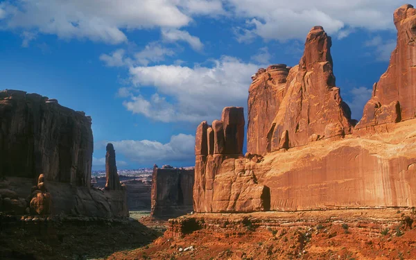 美国犹他州拱门国家公园砂岩中的公园大道岩层 — 图库照片