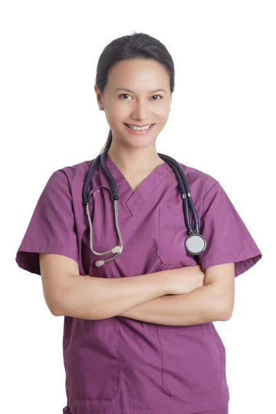 Piękna Azjatka Lekarz Lub Pielęgniarka Ubrana Purpurowe Fartuchy Izolowane Białym — Zdjęcie stockowe