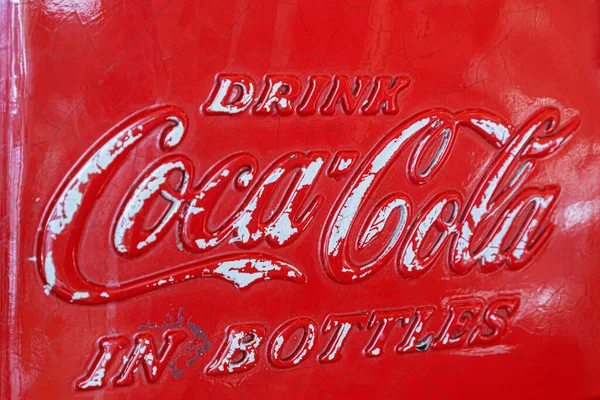 Máquina Expendedora Coca Cola Metal Vintage Con Bebida Coca Cola — Foto de Stock