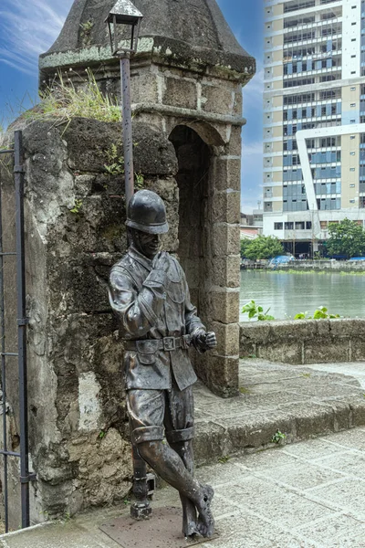 サンチャゴ砦 イントラムロス マニラ フィリピン 東南アジアの多くの彫像の一つ — ストック写真