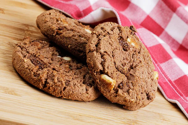 Gros Plan Délicieux Biscuits Aux Pépites Chocolat Tentants Sur Fond — Photo
