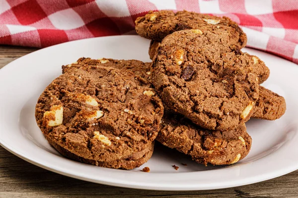Gros Plan Délicieux Biscuits Aux Pépites Chocolat Tentants Sur Fond — Photo