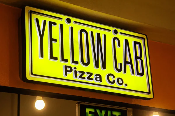 Manila Philippines July 2023 Sign Yellow Cab Pizza Resturant Local — Stock Photo, Image