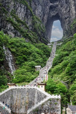 Tianmen Dağı - 999 basamaklı Cennetin Kapısı Merdivenine tırman, Zhangjiajie, Hunan Eyaleti, Çin