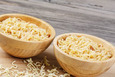 Bir kase Ramen Eriştesi 'ni yakın plan üzerinde fotokopi alanı olan Anında Erişteler olarak da bilinir.