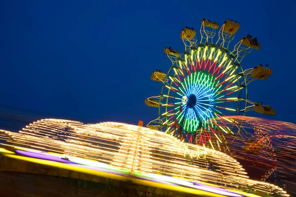 Paseos Diversión Con Desenfoque Movimiento Noche Feria Estatal Kentucky Midway — Foto de Stock
