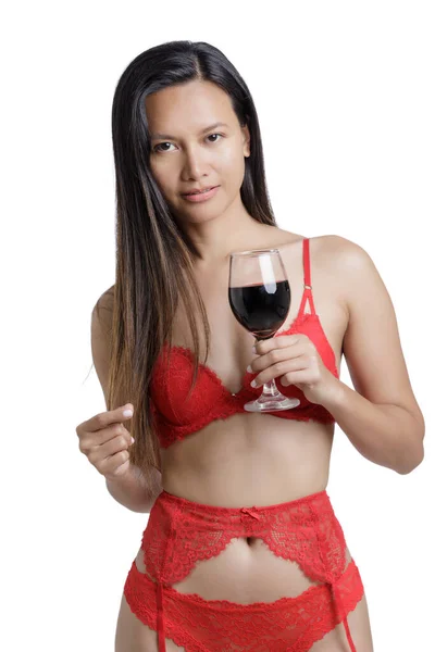 Młoda Azjatka Ubrana Czerwoną Bieliznę Trzymająca Szklankę Czerwonego Wina Białym — Zdjęcie stockowe
