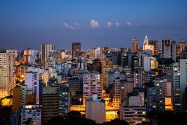 Sao Paulo şehrinde alacakaranlık, Brezilya, Güney Amerika