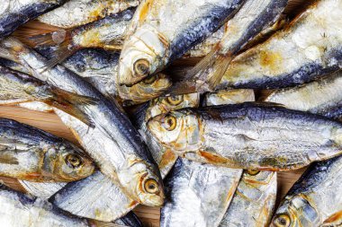 Çoğu Asya ülkesi, Filipinler ve Güneydoğu Asya 'da Küçük Kurutulmuş Balık şarküteri olarak kabul edilir.