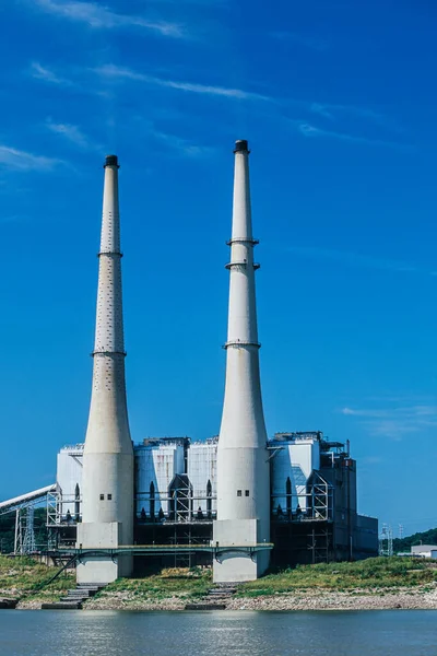 Uhelná Elektrárna Podél Řeky Ohio Usa Severní Amerika Kopírovacím Prostorem — Stock fotografie