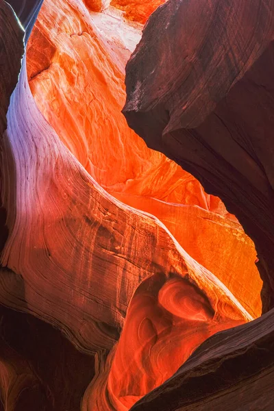 位于美国亚利桑那州纳瓦霍保留地的美丽的下羚羊峡谷 — 图库照片