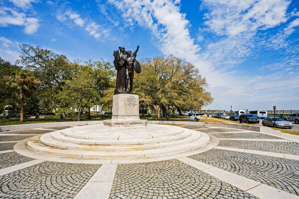 Мемориал солдата Конфедерации Уайт Пойнт Гарденс Батарея Чарлстон Южная Каролина, США, Северная Америка