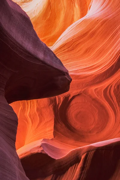 位于美国亚利桑那州纳瓦霍保留地的美丽的下羚羊峡谷 — 图库照片