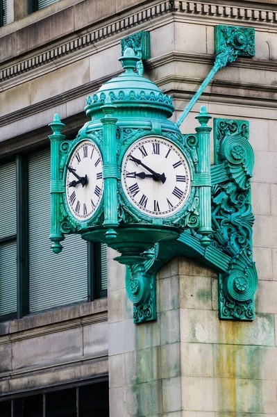 Dos Muitos Relógios Que Decoram Centro Chicago Illinois Eua América Fotos De Bancos De Imagens