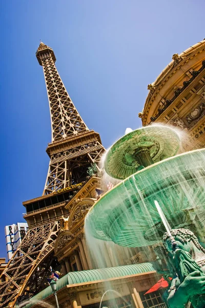 Знаменитая Полоса Лас Вегаса Отелем Казино Paris Вдоль Лас Вегаса — стоковое фото