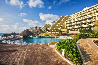 Quintana Roo, Meksika, Kuzey Amerika 'daki Yucatan Yarımadası' ndaki Cancun 'da tropik bir tatil köyü.