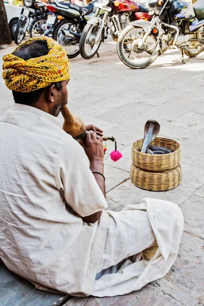 남아시아의 거리에서 관광객을 Intertaining — 스톡 사진