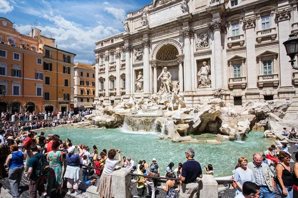 Tarihi Trevi Çeşmesi Roma Popüler Bir Turizm Beldesi Talya Avrupa — Stok fotoğraf