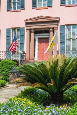 Andrew Low House Müzesi, Juliette Gordon Low 'un evi, Amerika İzci Kızları' nın kurucusu.
