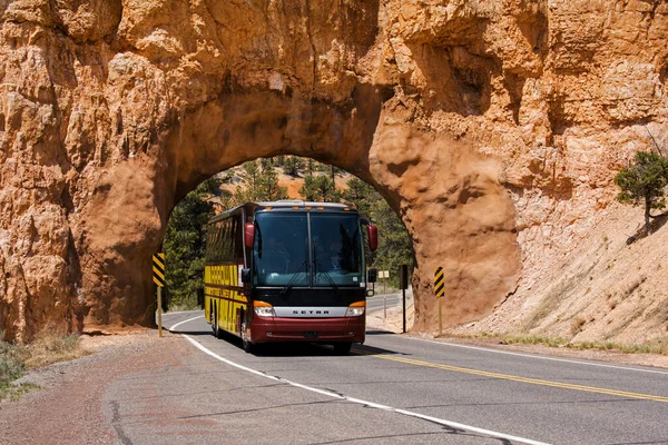Recreational Vehicle Traveling Red Arch Road Tunnel Way Bryce Canyon — Stock Photo, Image