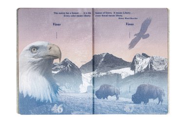 Çıkış ve giriş damgalı Amerikan pasaportu beyaz arka planda kopya alanı ile izole edilmiş