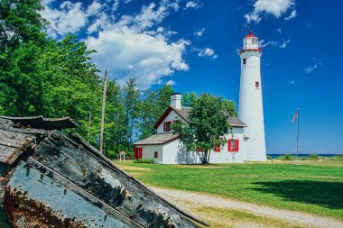 Sturgeon Point Deniz feneri 1870 yılında inşa edildi ve ABD 'nin Michigan eyaletindeki Huron Gölü' nde bulunan Sturgeon Point 'in ucunda yer almaktadır.