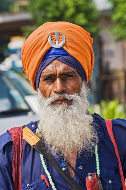 Sika Hindu dindar adamın portresi Bangla Shib Gurudwara Sika Büyük Tapınağı Yeni Delhi, Güney Asya