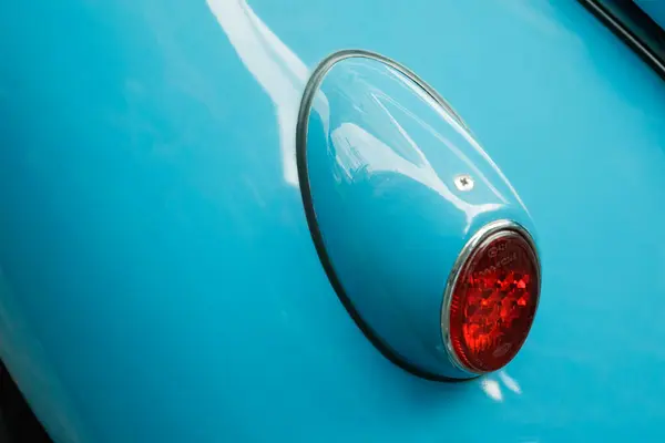 20世纪60年代初 老式大众汽车喷射器展示了尾灯的细节 免版税图库照片