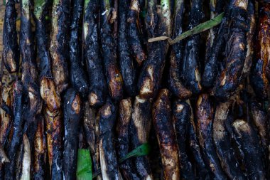 Geleneksel Izgara Katalan Tabağında Izgara Calotların Yakın Çekimi.