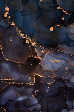 Şeffaf renk akımları, yılan gibi kıvrılan metalik girdaplar ve köpüklü renk spreyleri bu serbest akan dokuların manzarasını şekillendirir. Alkol mürekkebi tekniğindeki doğal lüks, akışkan sanat resimleri.