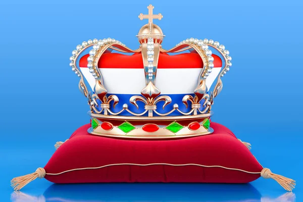 オランダ王国と枕の上にロイヤルゴールデンクラウン 青の背景に隔離された3Dレンダリング — ストック写真
