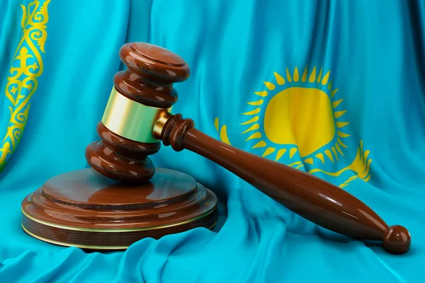 Kasachisches Rechts Und Gerechtigkeitskonzept Holzgabel Auf Flagge Kasachstans Rendering — Stockfoto