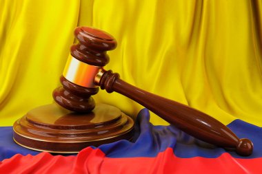 Kolombiya hukuku ve adalet kavramı. Kolombiya bayrağı üzerinde ahşap tokmak, 3D görüntüleme